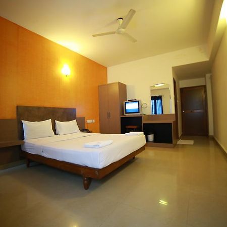Qik Stay @ S.K. Continental Майсур Экстерьер фото