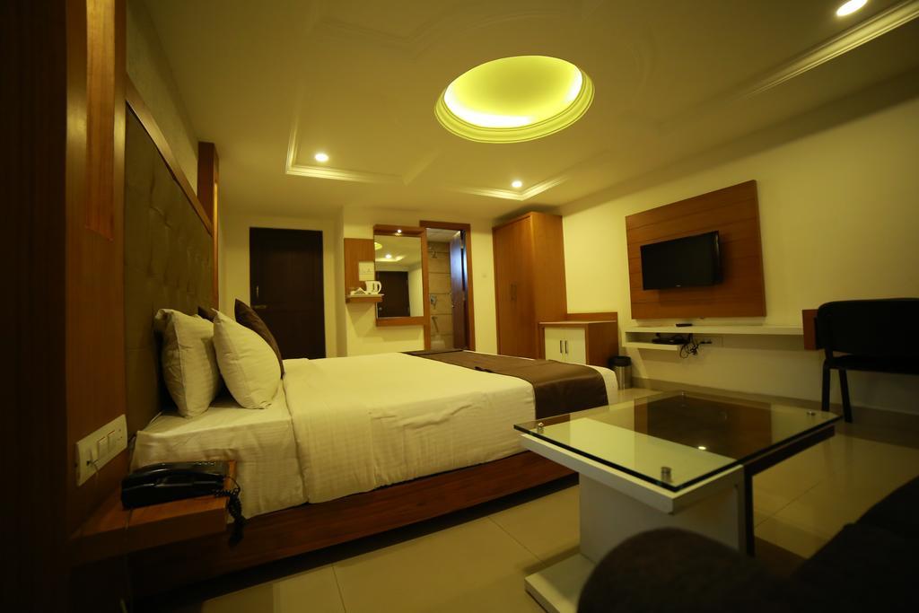 Qik Stay @ S.K. Continental Майсур Экстерьер фото