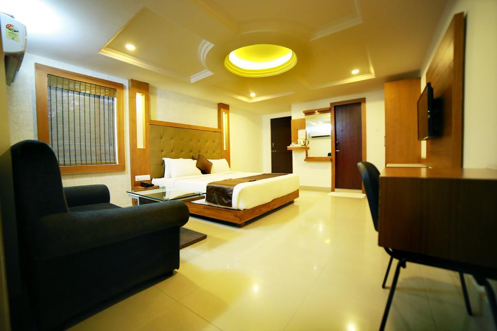 Qik Stay @ S.K. Continental Майсур Экстерьер фото